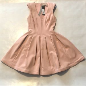 HALSTON HERITAGE EVENING COLLECTION Light Pink Dress with pockets